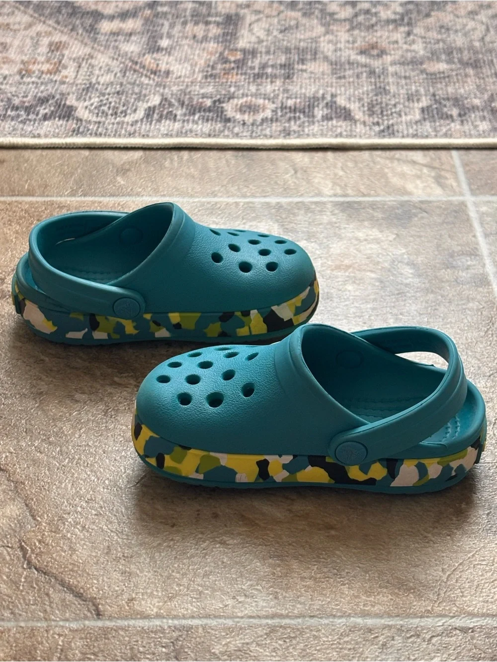 Kid’s Marbled Bottom Crocband Clog Toddler Size 6